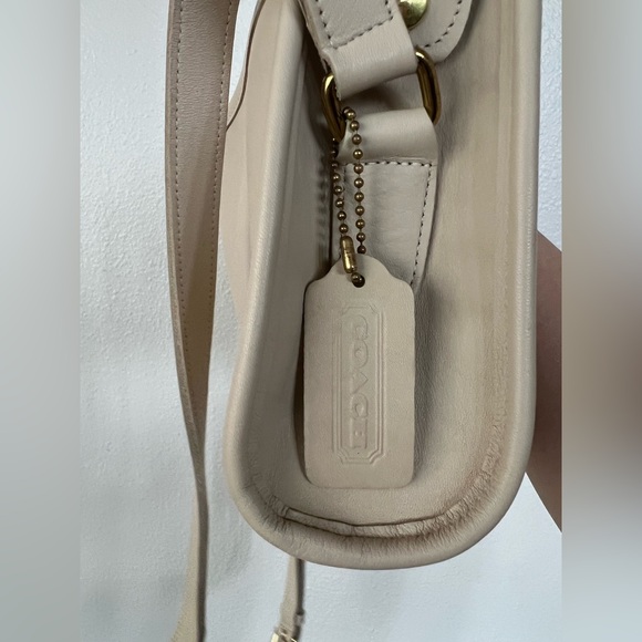 Vintage Coach Taylor Zip Crossbody - Picture 6 of 10